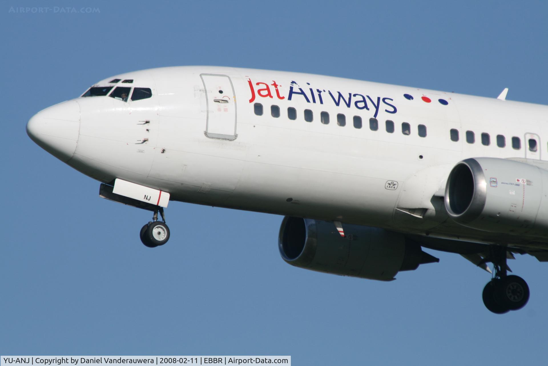YU-ANJ, 1986 Boeing 737-3H9 C/N 23714/1305, descending to rwy 25L