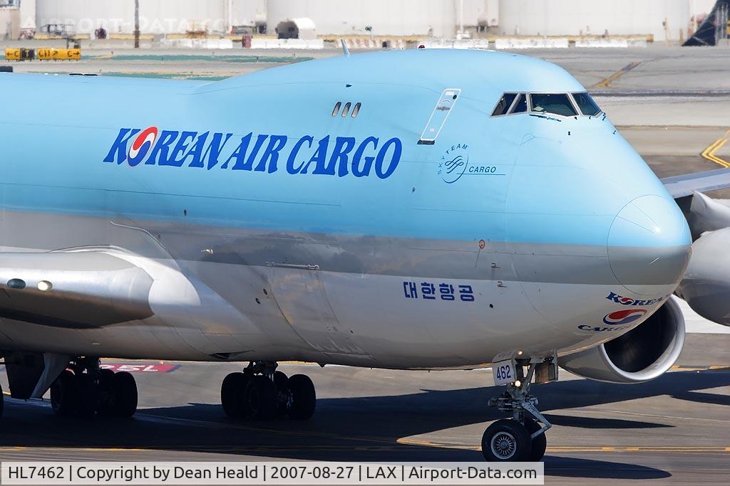 HL7462, 1997 Boeing 747-4B5F/SCD C/N 26406, Korean Air Cargo HL7462 headed to the cargo terminal after crossing RWY 25L.