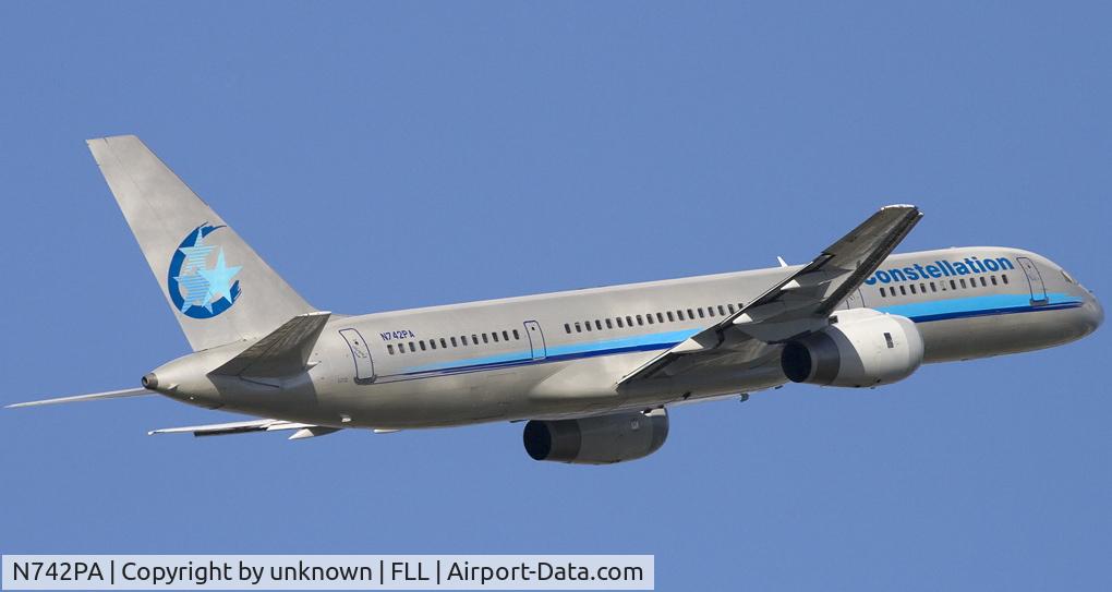 N742PA, 1989 Boeing 757-21B C/N 24402, under Constellation Livery