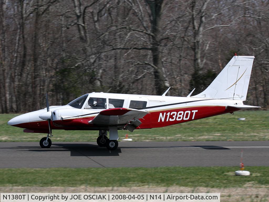 N1380T, 1972 Piper PA-34-200 C/N 34-7250302, Arriving at the Flying W