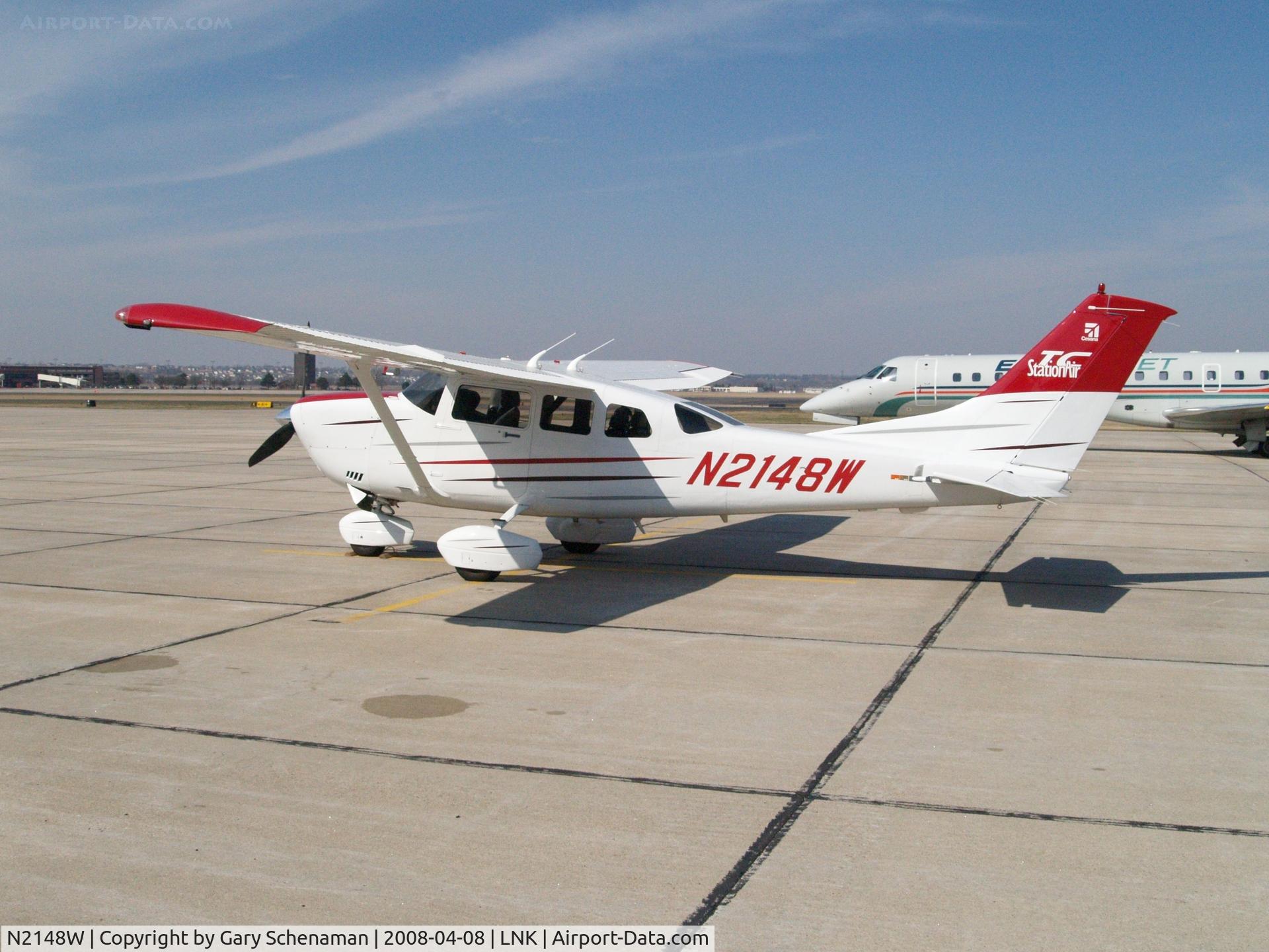N2148W, 2003 Cessna T206H Turbo Stationair C/N T20608421, Refuelling stop