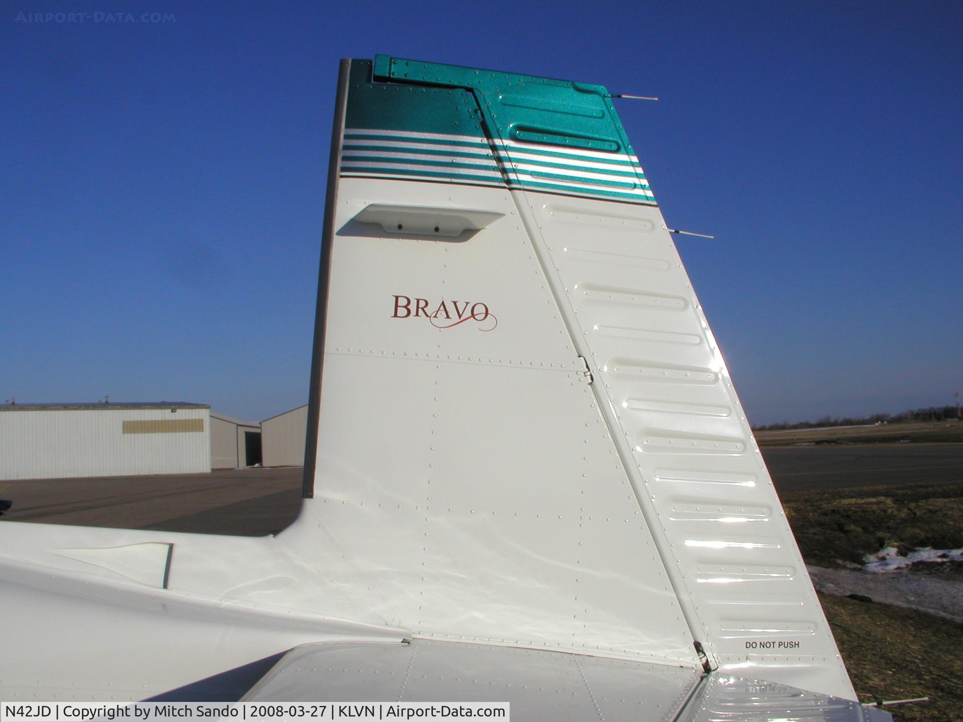 N42JD, 2000 Mooney M20M Bravo C/N 27-0303, Parked on the ramp at Airlake.