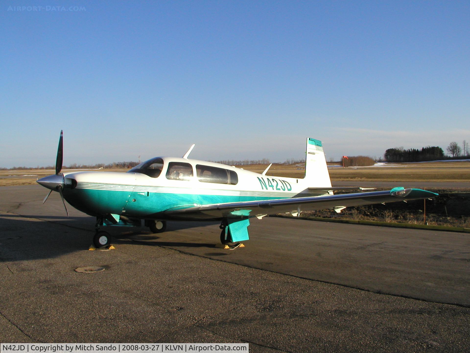 N42JD, 2000 Mooney M20M Bravo C/N 27-0303, Parked on the ramp at Airlake.