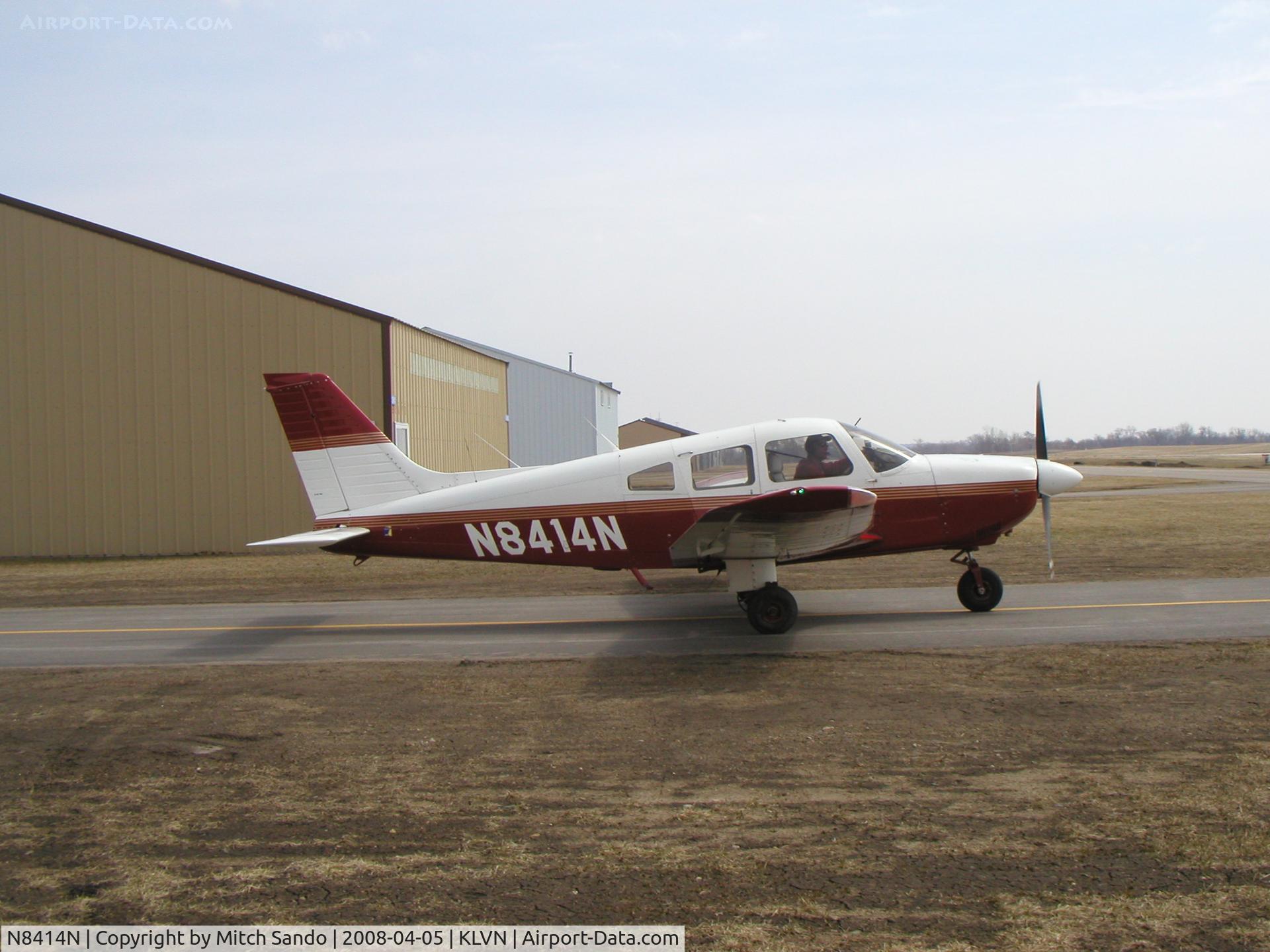 N8414N, 1981 Piper PA-28-181 C/N 28-8190278, Taxiing to Runway 30.