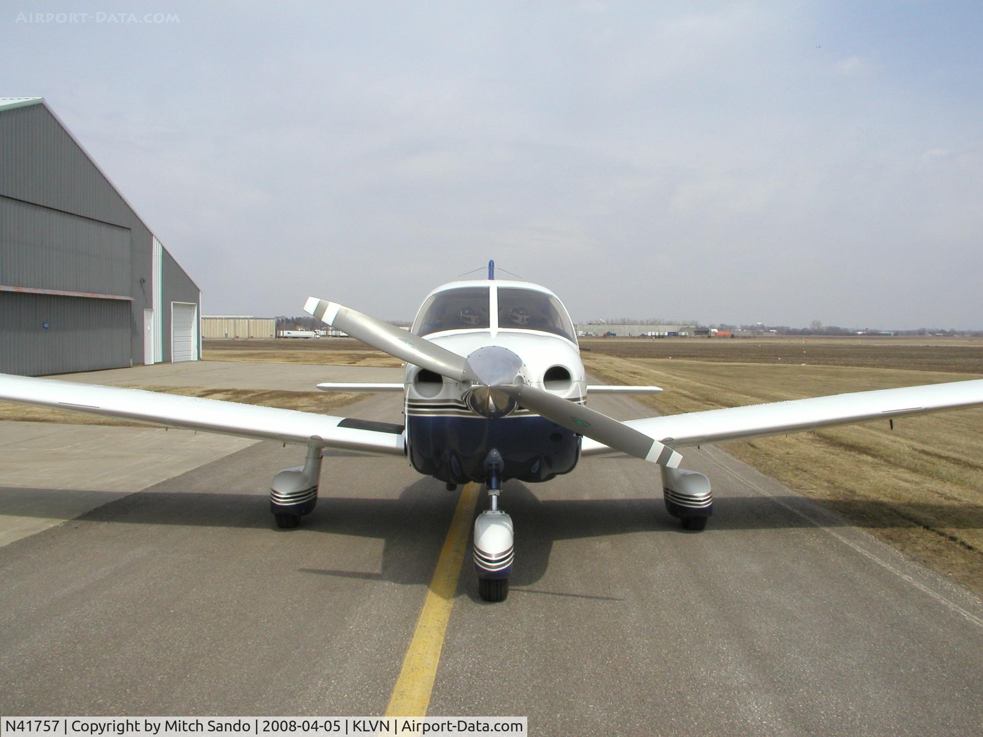 N41757, 1999 Piper PA-28-181 C/N 2843283, Parked at Airlake.