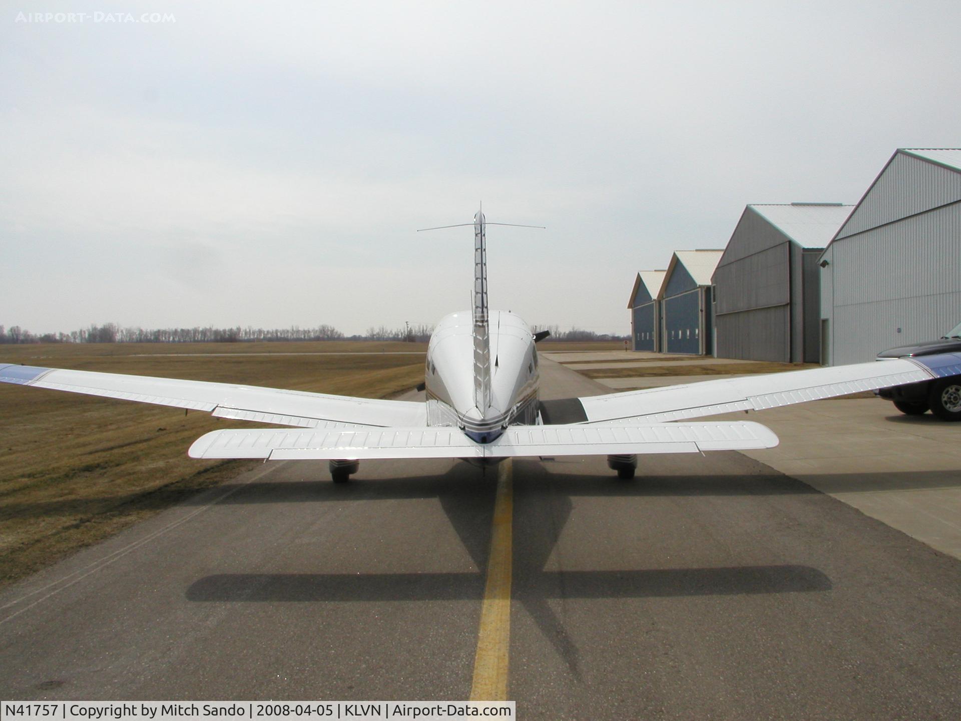 N41757, 1999 Piper PA-28-181 C/N 2843283, Parked at Airlake.