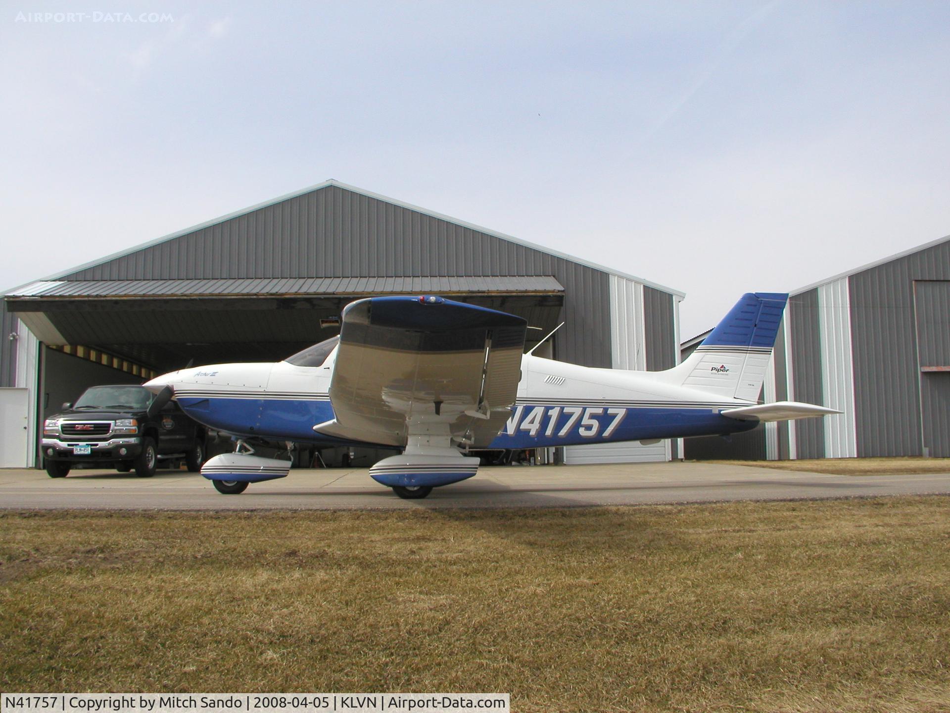 N41757, 1999 Piper PA-28-181 C/N 2843283, Parked at Airlake.