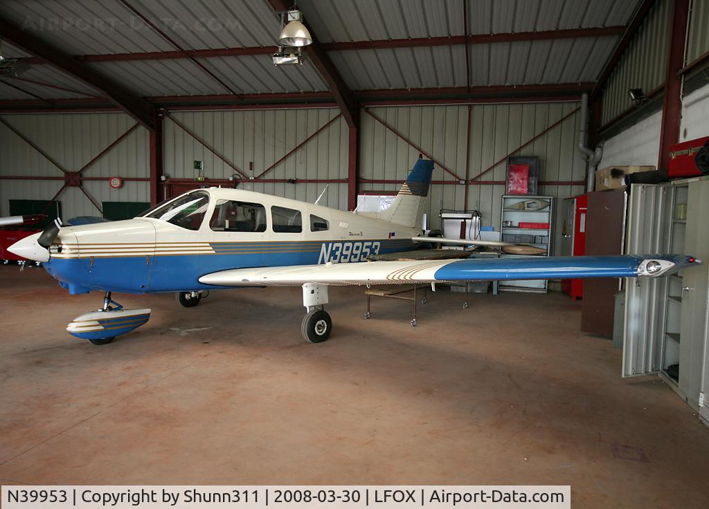 N39953, 1978 Piper PA-28-161 C/N 28-7916013, Inside one of the Airclubs hangar... Thanks to a woman to let me take this shot ;-)