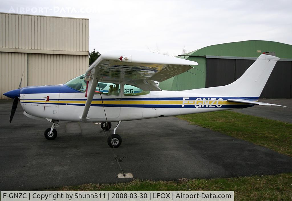 F-GNZC, Cessna R182 Skylane RG C/N R182-01199, At the maintenance area without right wing