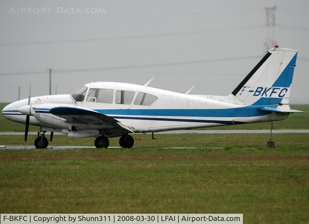 F-BKFC, Piper PA-23-250 Aztec C/N 273922, Stored here