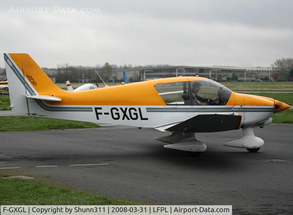 F-GXGL, Robin DR-400-140B Major C/N 2521, Performing an engine ground test...