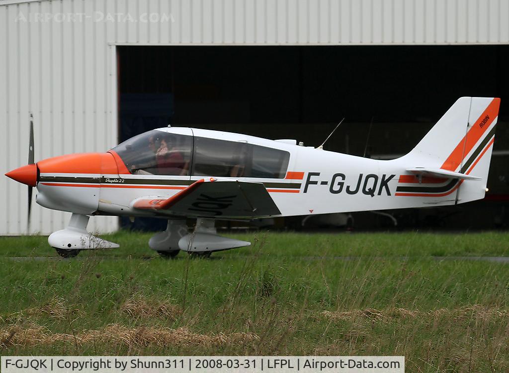 F-GJQK, Robin DR-400-120 C/N 1962, Waiting a new light flight in front of his Airclub's hangar