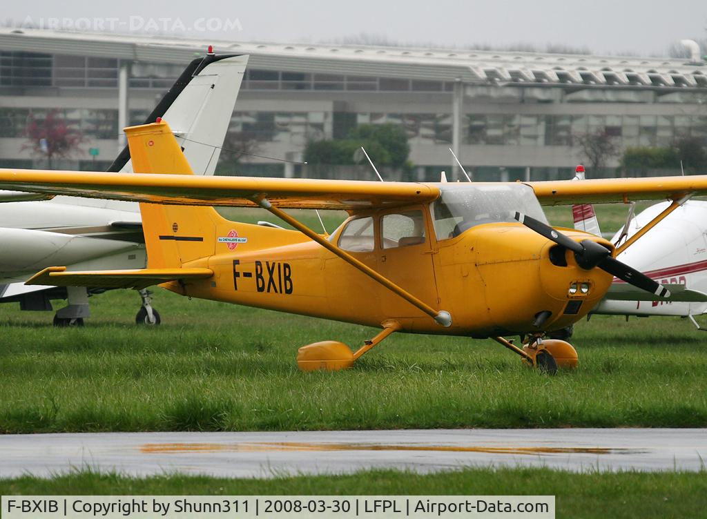 F-BXIB, Reims F172M Skyhawk Skyhawk C/N 1307, Parked in the grass in front of the maintenance hangar