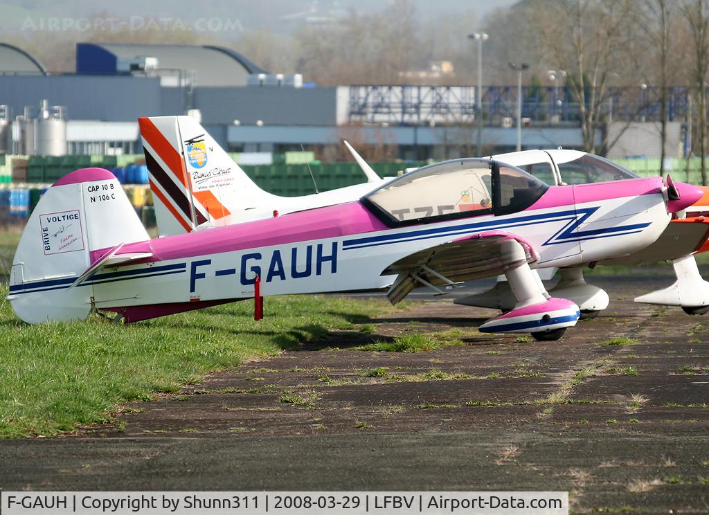 F-GAUH, Mudry CAP-10B C/N 106, In front of the Airclub before a light flight...