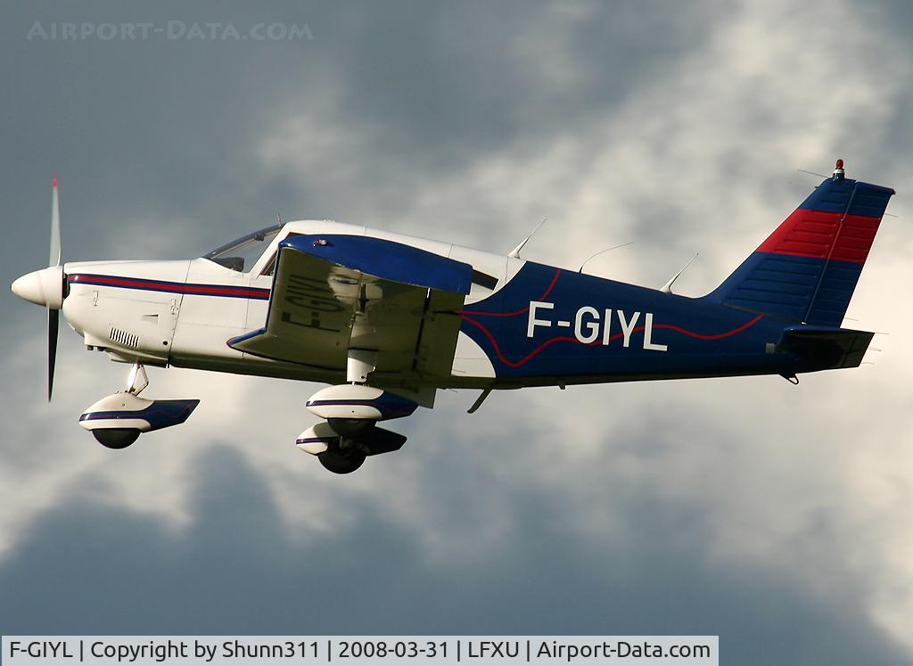 F-GIYL, Piper PA-28-180 Cherokee C/N 28-4540, On take off from this grass airfield