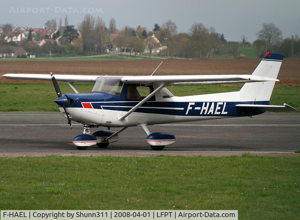 F-HAEL, 1978 Reims F152 C/N 1495, Parked near other Airclub...