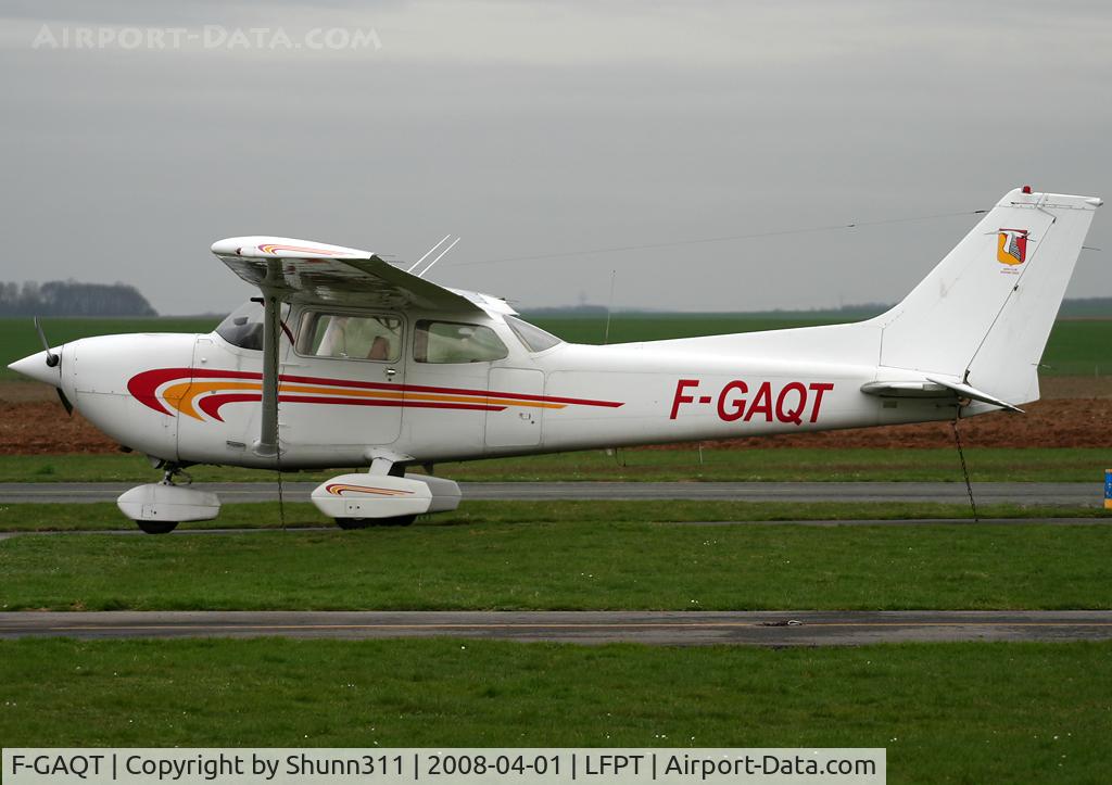 F-GAQT, Reims FR172J Reims Rocket C/N 0566, Parked here...