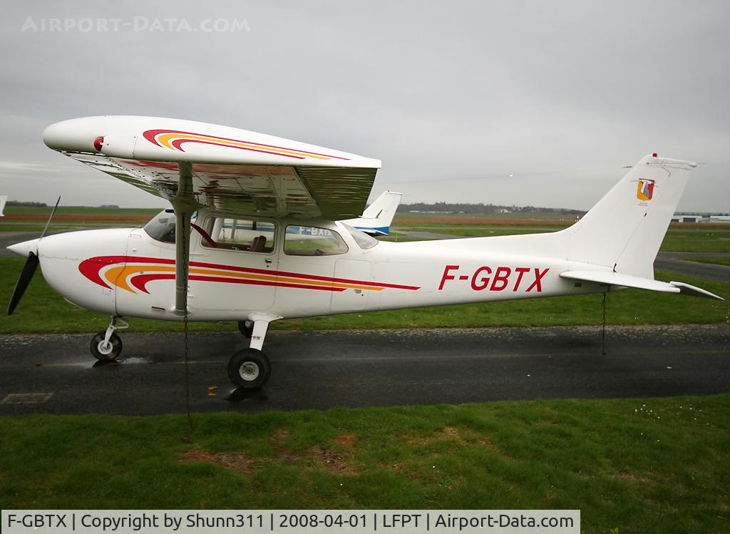 F-GBTX, Reims F172M Skyhawk Skyhawk C/N 1492, Parked here...