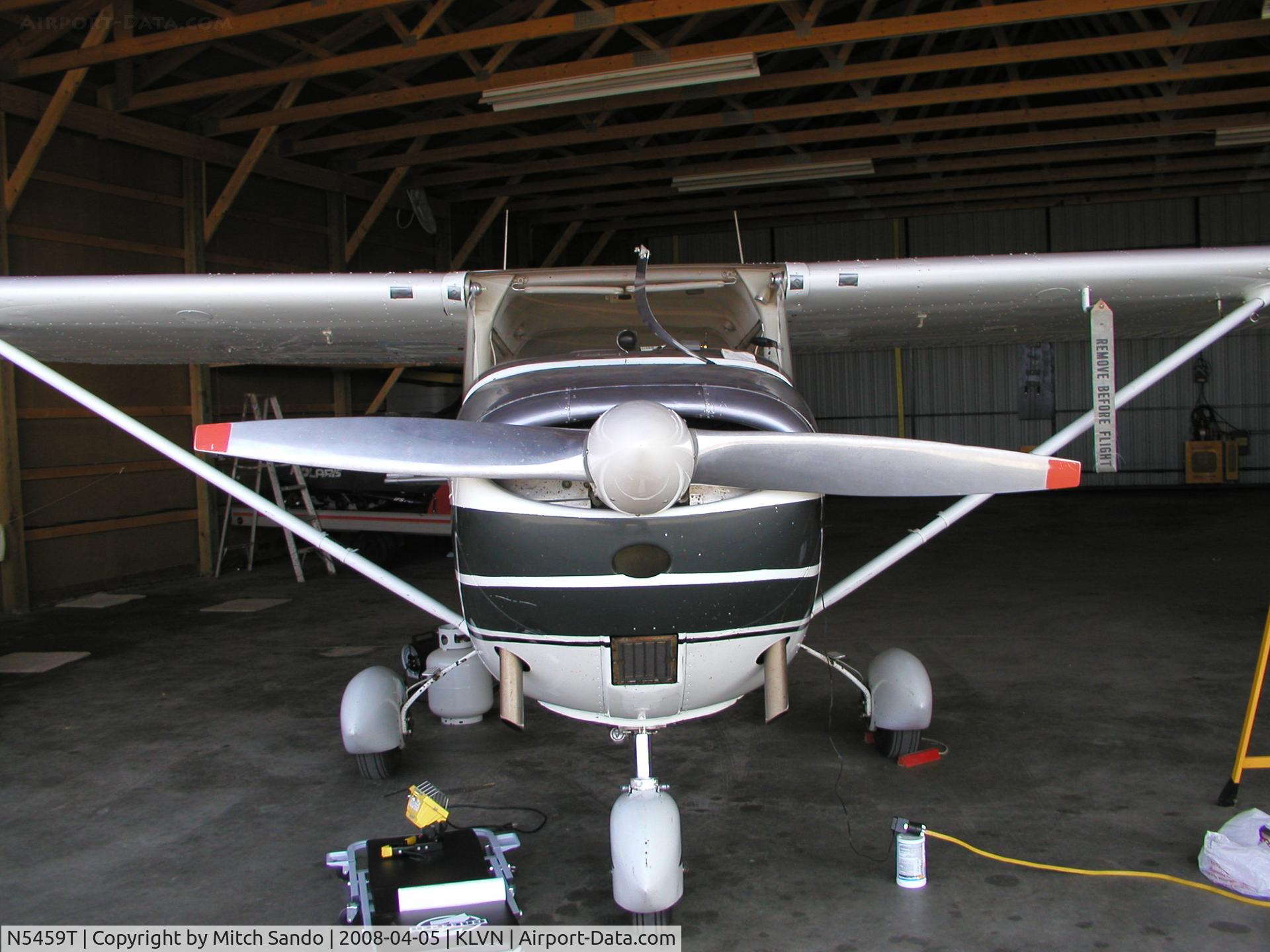 N5459T, 1964 Cessna 172E C/N 17251359, Parked inside the hangar.