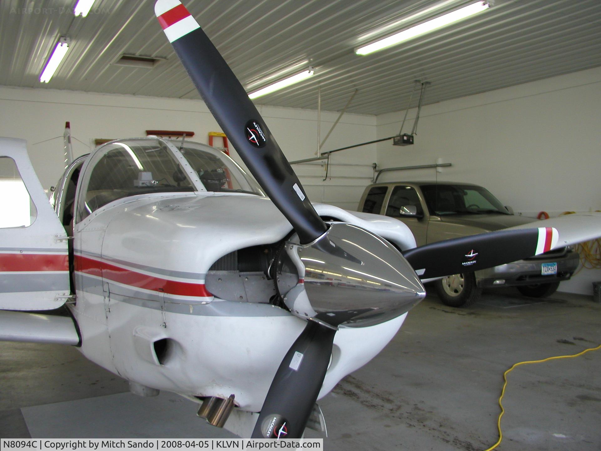 N8094C, 1975 Piper PA-28R-200 C/N 28R-7635130, Parked inside the hangar.