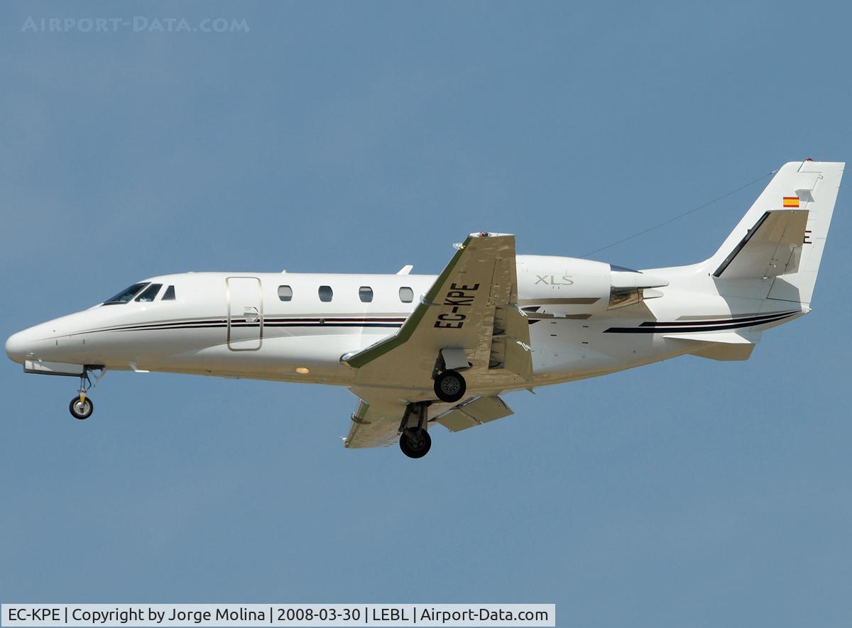 EC-KPE, 2008 Cessna 560XL Citation XLS C/N 560-5764, Citation on final to RWY 25R.