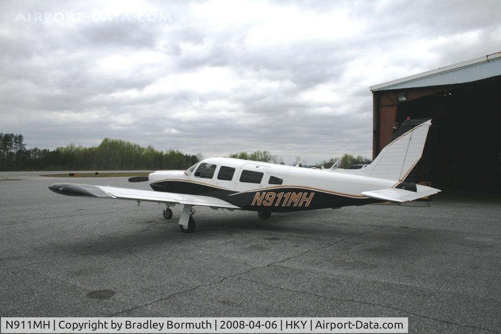 N911MH, 1976 Piper PA-32R-300 Cherokee Lance C/N 32R-7680408, A great day to take pictures.