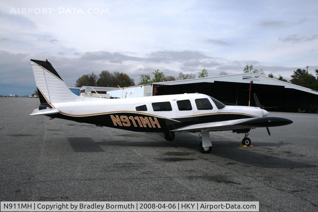N911MH, 1976 Piper PA-32R-300 Cherokee Lance C/N 32R-7680408, A great day to take pictures.