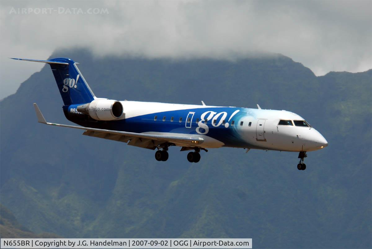 N655BR, 2000 Bombardier CRJ-200ER (CL-600-2B19) C/N 7457, On final at OGG