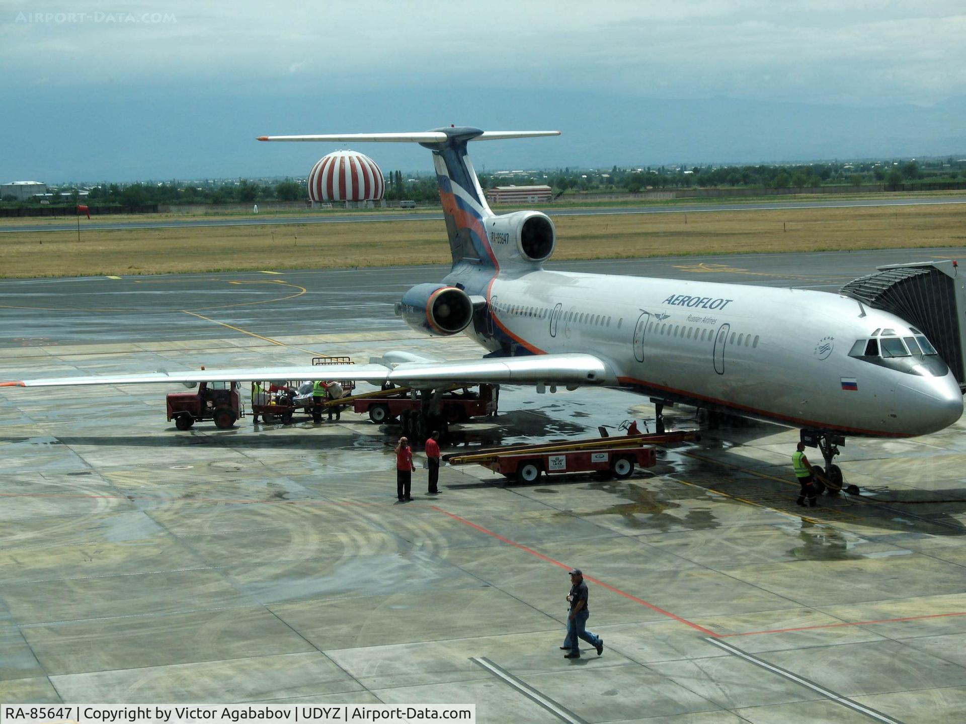 RA-85647, 1988 Tupolev Tu-154M C/N 88A785, At Zvartnots Airport
