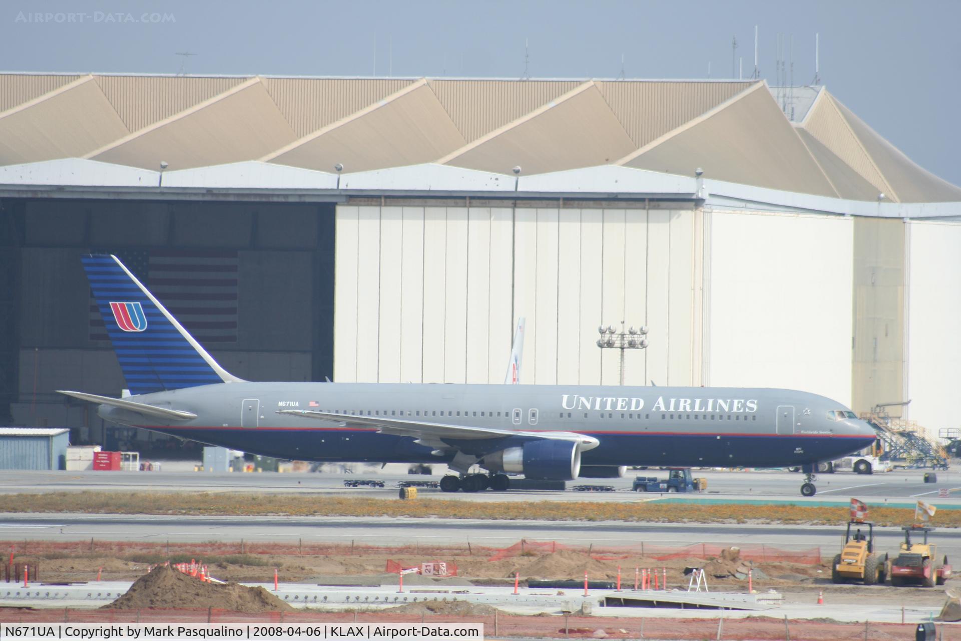 N671UA, 1999 Boeing 767-322 C/N 30026, Boeing 767-300