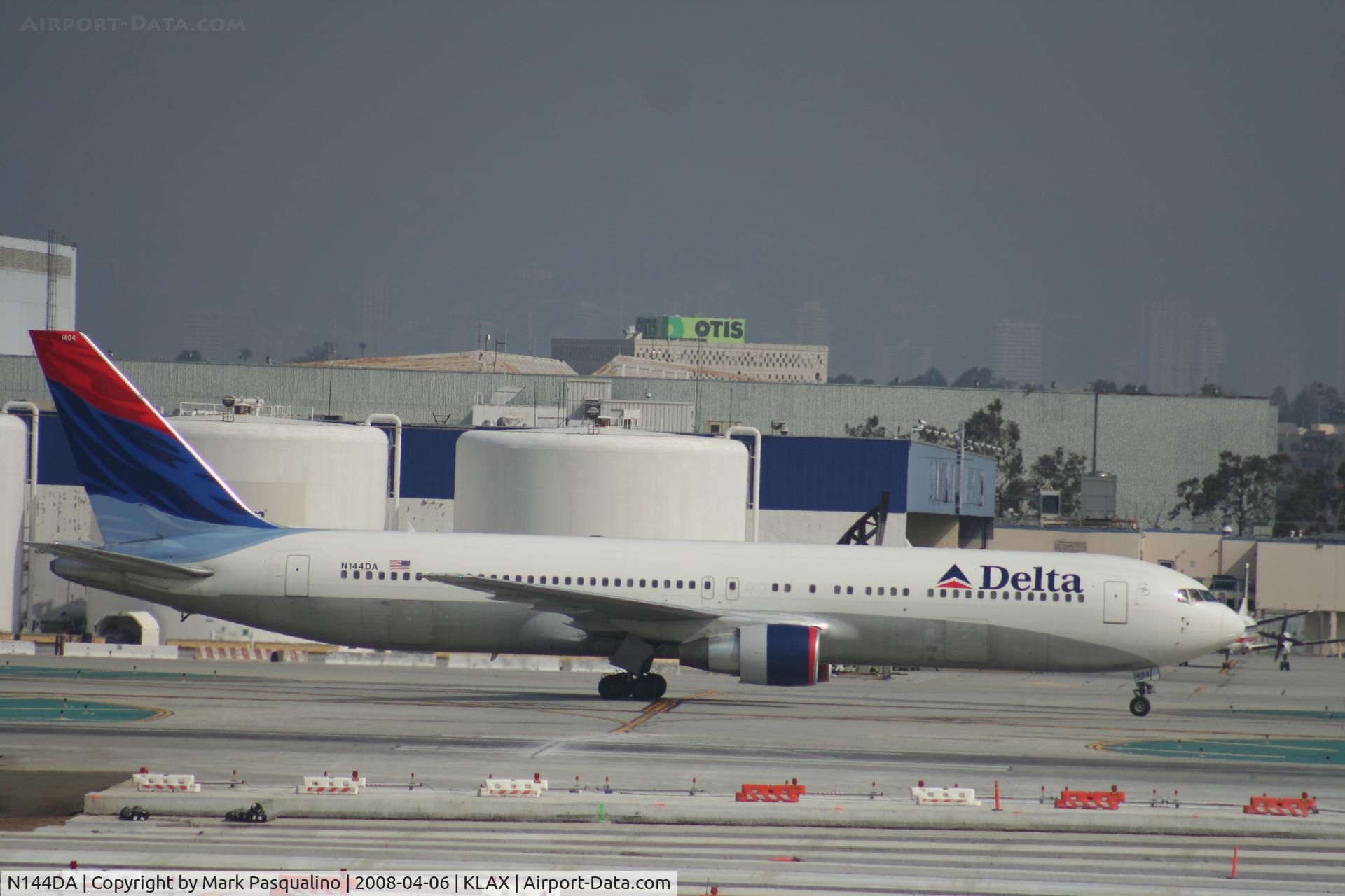 N144DA, 1999 Boeing 767-332 C/N 27584, Boeing 767-300