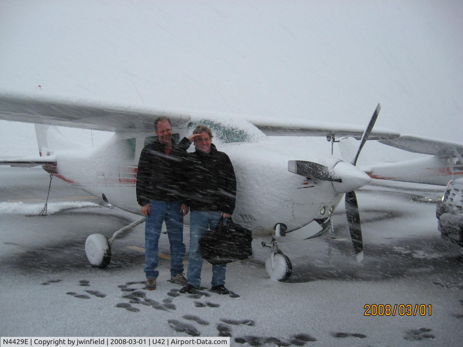 N4429E, Cessna T210N Turbo Centurion C/N 21064709, Lynn's First T210N X-Wind Landing