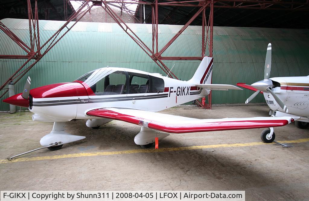 F-GIKX, Robin DR-400-180 Regent C/N 1952, Inside Airclub's hangar