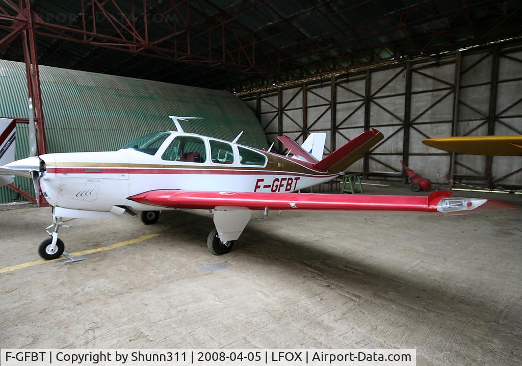 F-GFBT, Beech V35B Bonanza C/N D-9727, Inside Airclub's hangar