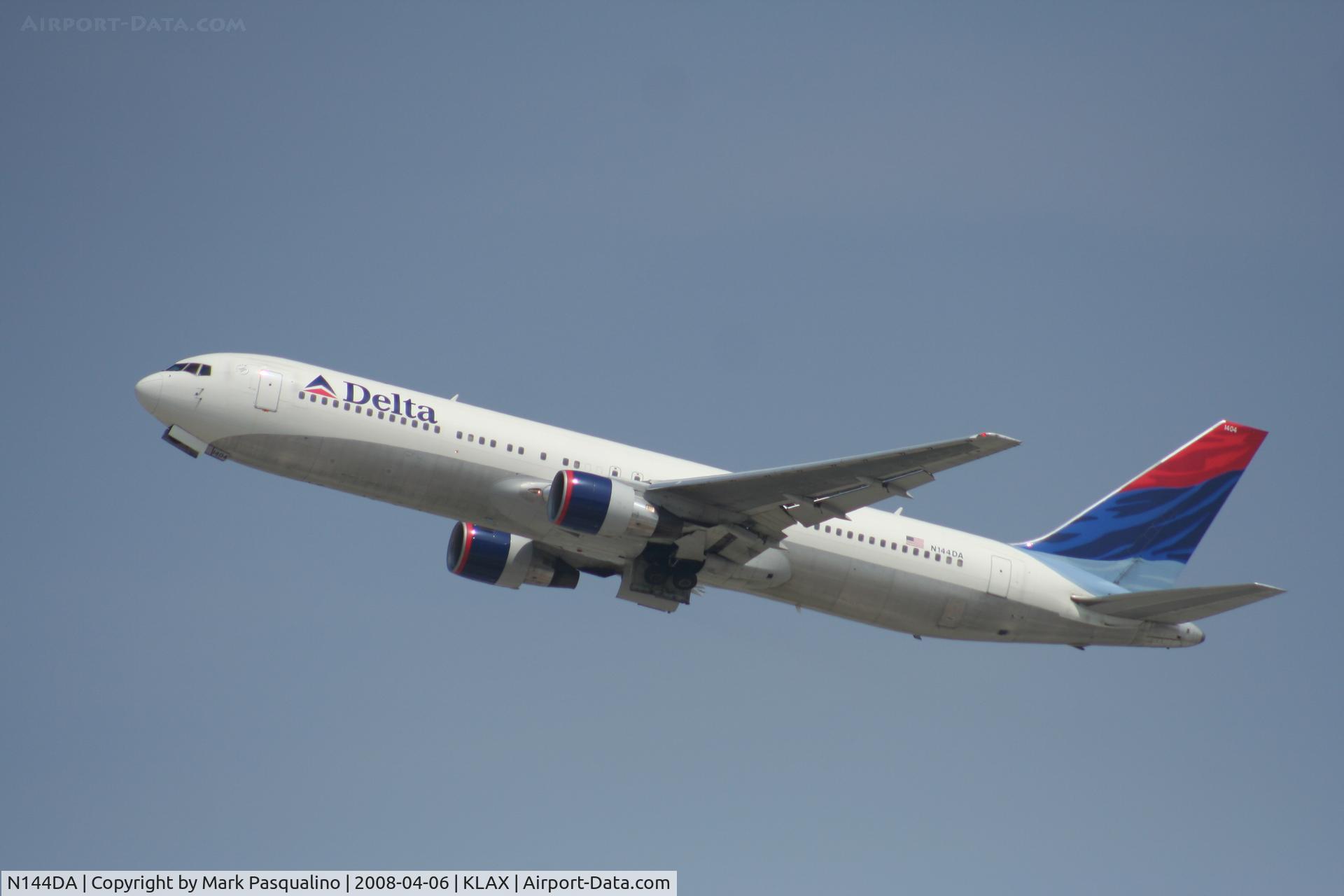 N144DA, 1999 Boeing 767-332 C/N 27584, Boeing 767-300