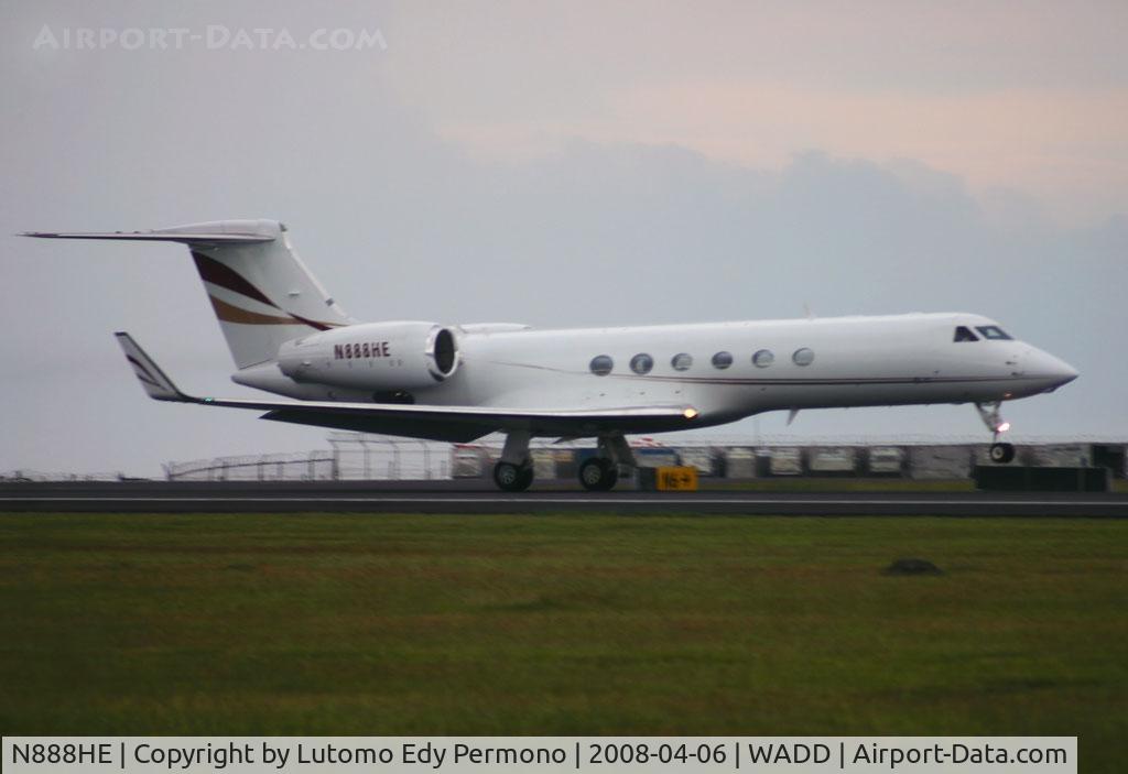 N888HE, 2001 Gulfstream Aerospace G-V C/N 638, Visitor