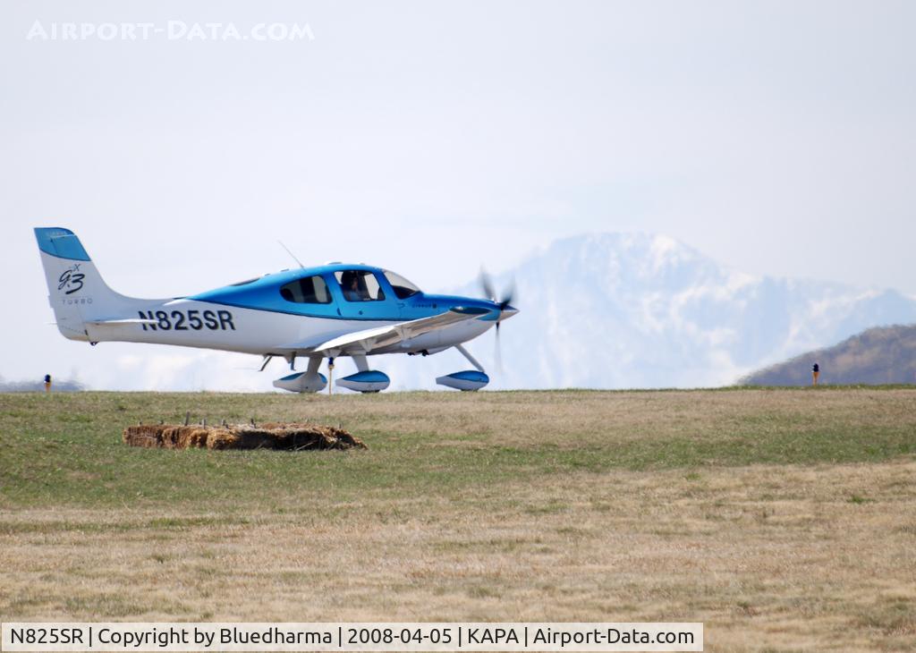 N825SR, 2007 Cirrus SR22 G3X C/N 2618, Postion and Hold for 17L with Pikes Peak in the background.