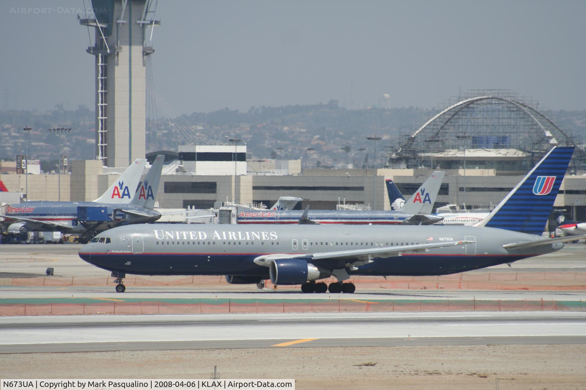 N673UA, 2000 Boeing 767-322 C/N 29241, Boeing 767-300