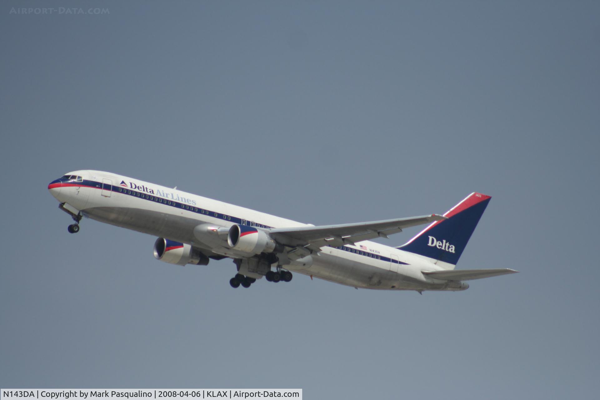 N143DA, 1998 Boeing 767-332 C/N 25991, Boeing 767-300
