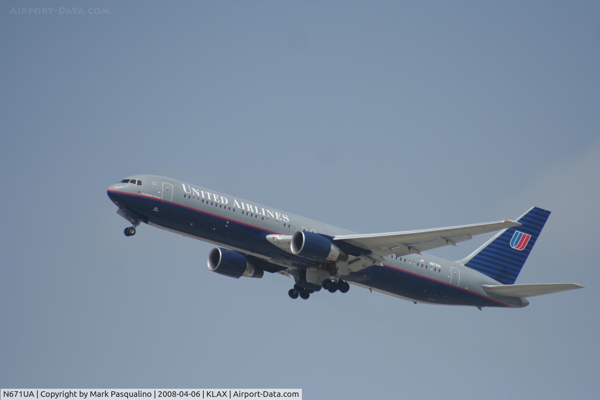 N671UA, 1999 Boeing 767-322 C/N 30026, Boeing 767-300