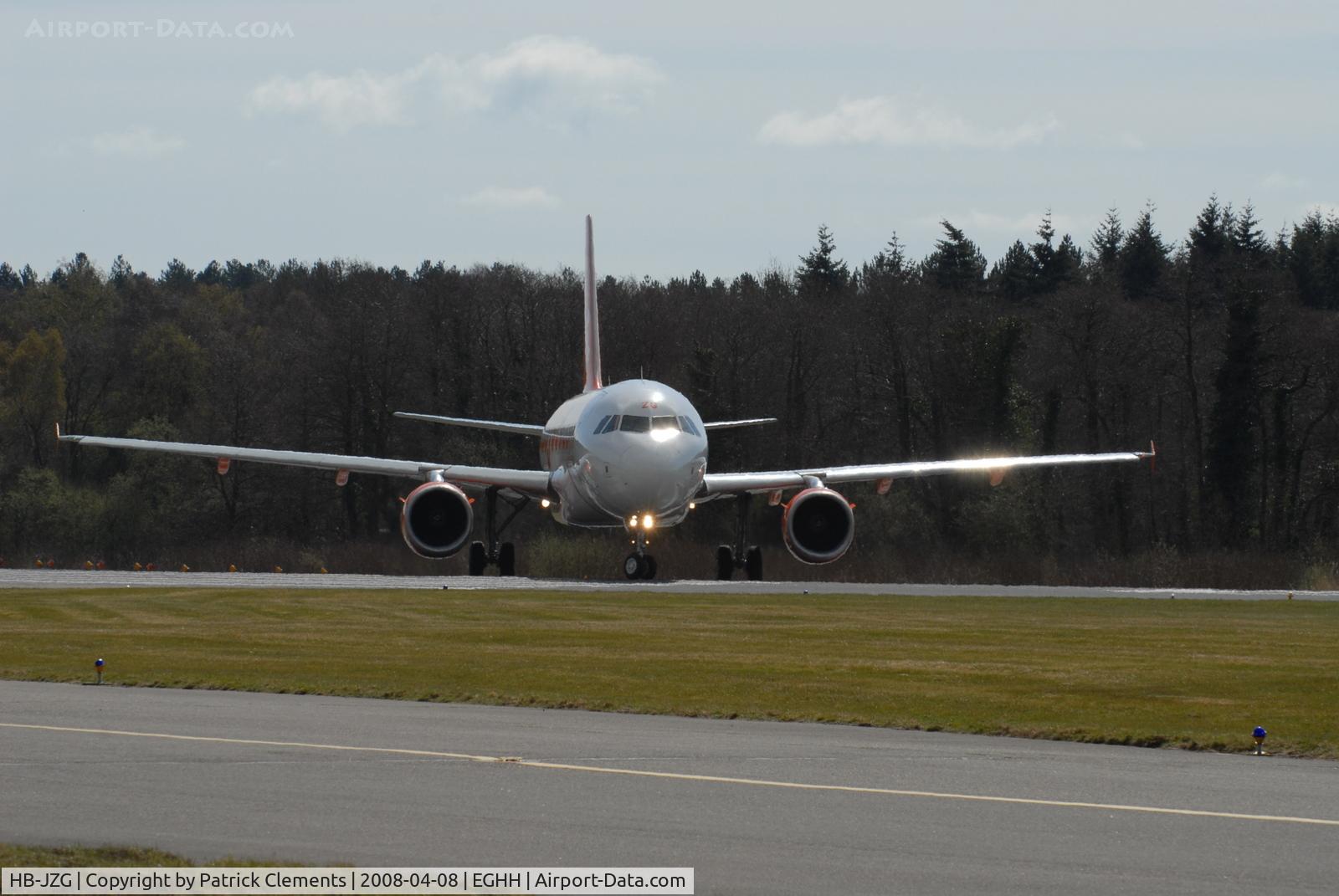 HB-JZG, 2004 Airbus A319-111 C/N 2196, TAXIING ONTO RUNWAY 26