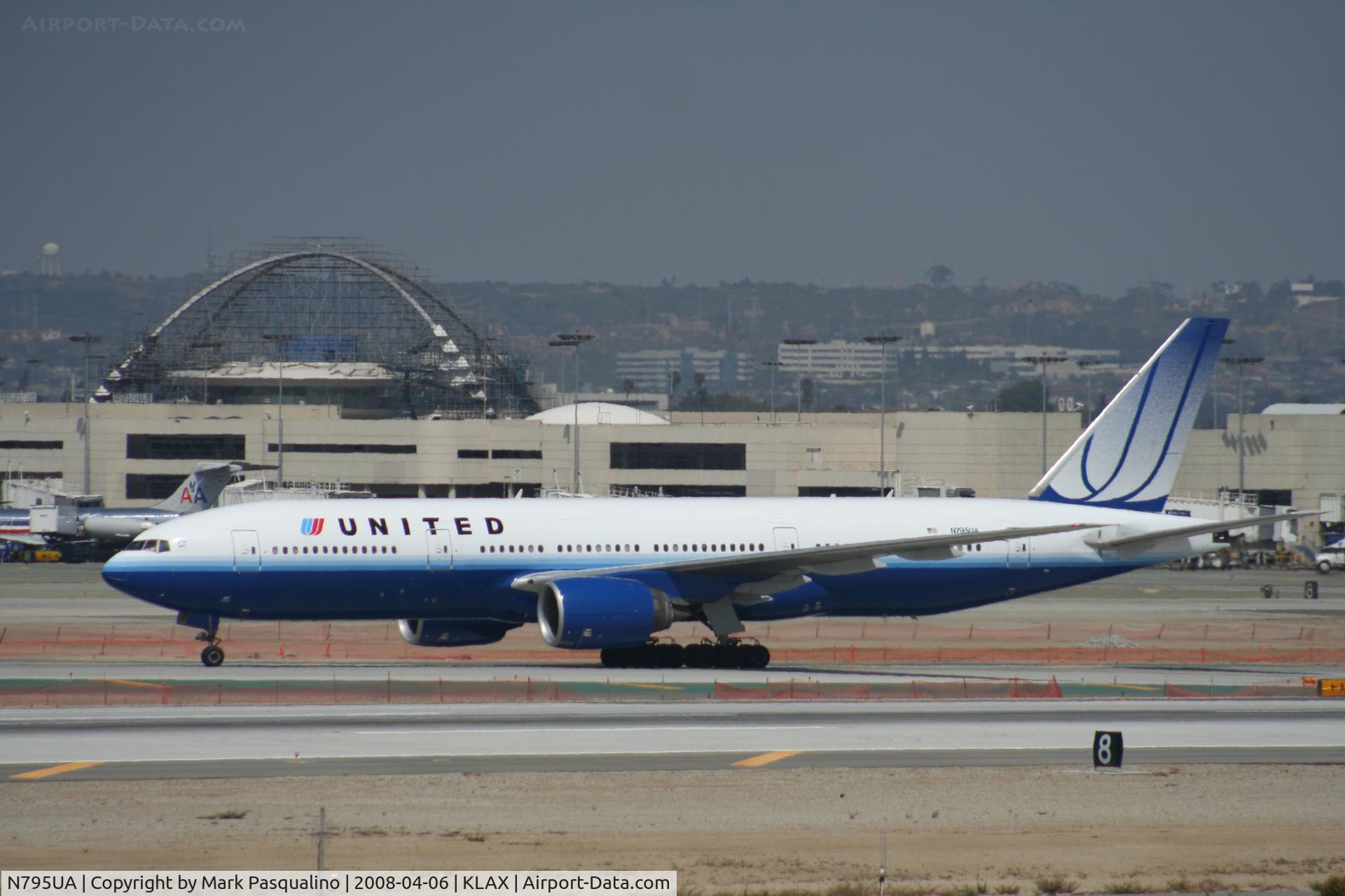 N795UA, 1997 Boeing 777-222 C/N 26927, Boeing 777-200