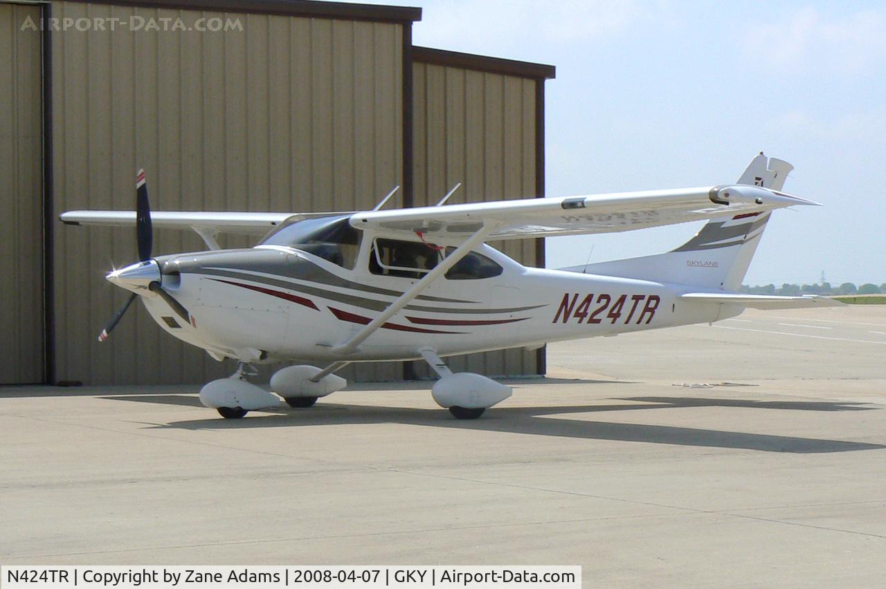 N424TR, 2005 Cessna 182T Skylane C/N 18281562, At Arlington Municipal