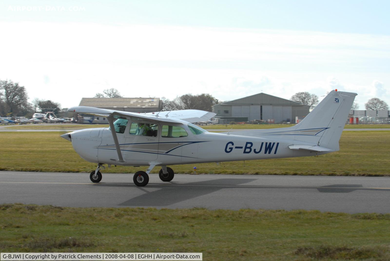 G-BJWI, 1982 Reims F172P Skyhawk C/N 2172, TAXIING TO RUNWAY 26