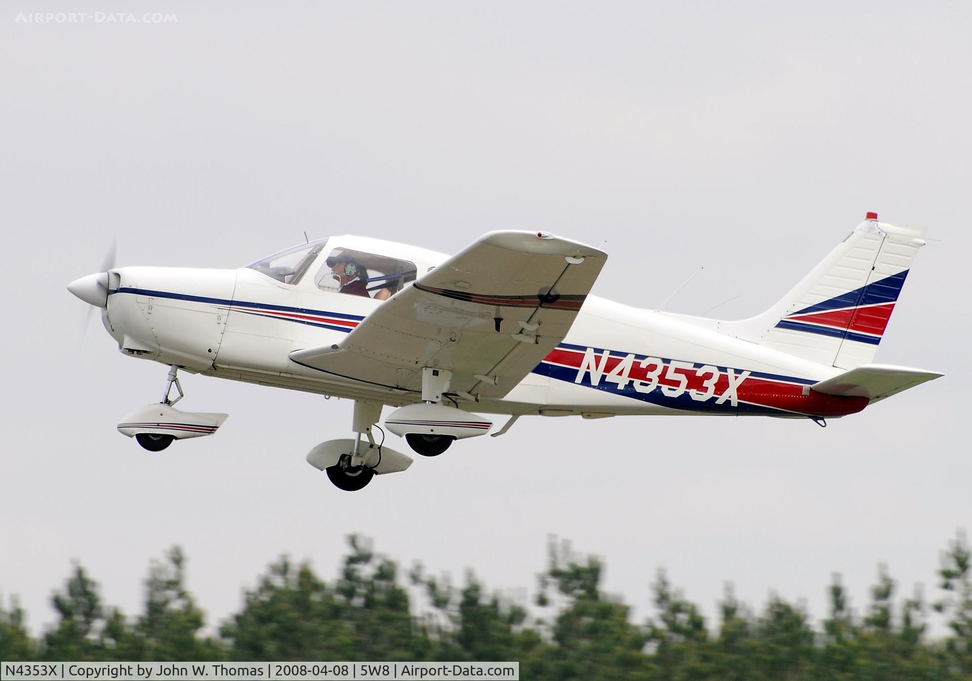N4353X, 1975 Piper PA-28-151 C/N 28-7515441, Departing runway 4