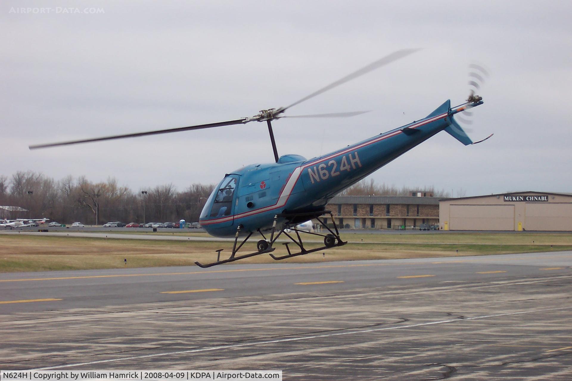 N624H, 1977 Enstrom 280C Shark C/N 1078, Taking Off Outside The Pilot Shop