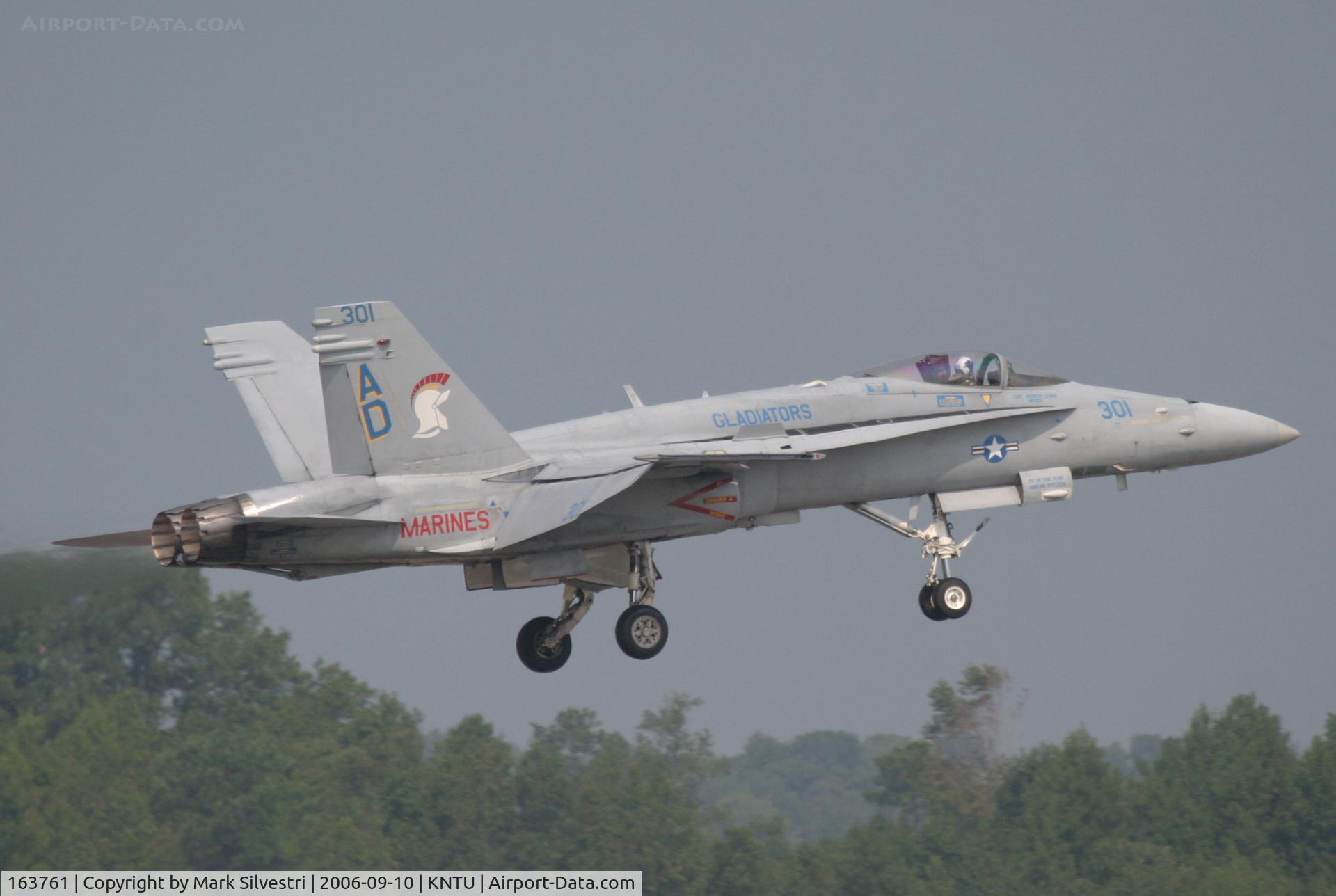 163761, 1989 McDonnell Douglas F/A-18C Hornet C/N 0839, Oceana NAS 2006