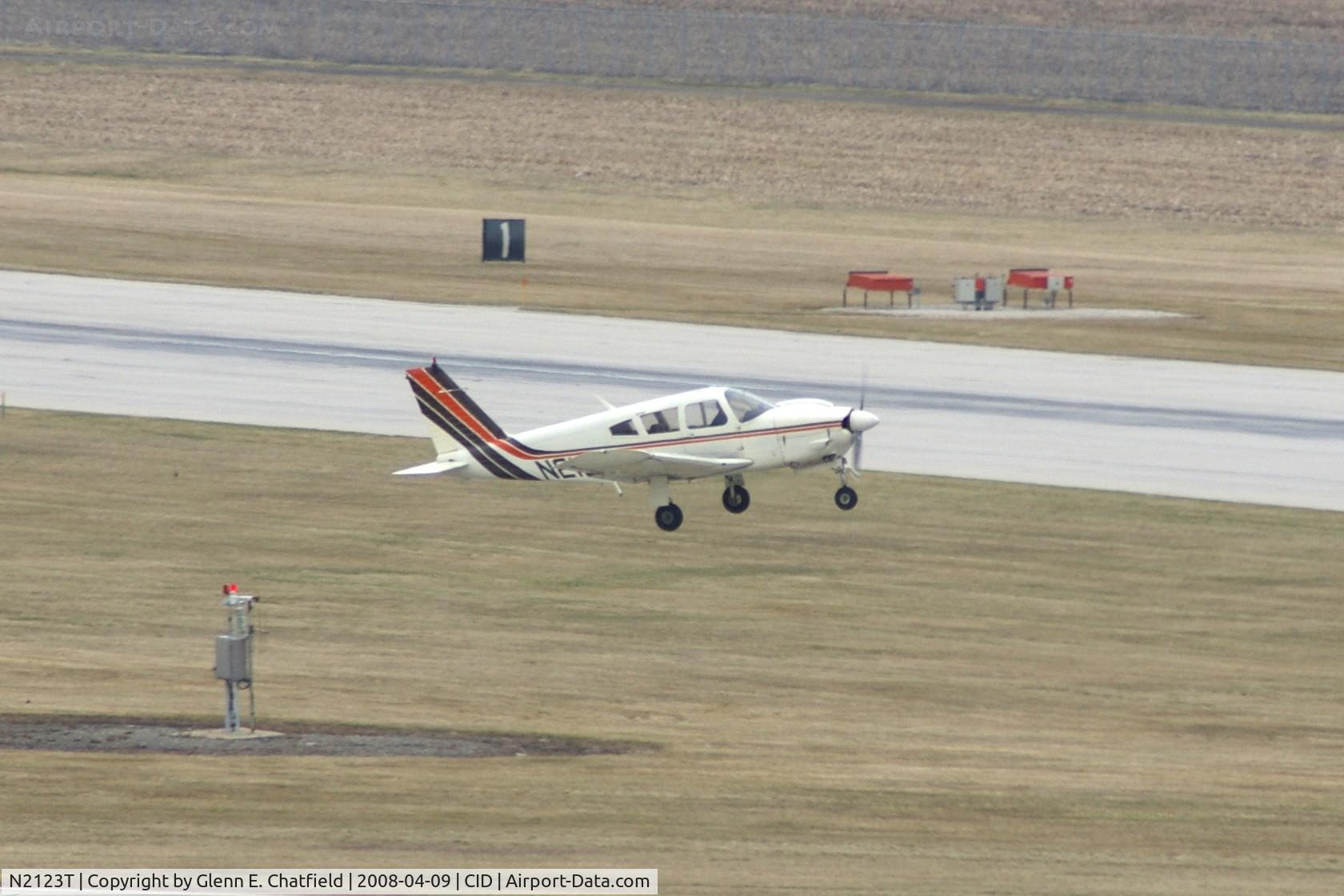 N2123T, 1971 Piper PA-28R-200 C/N 28R-7135066, Departing Runway 27