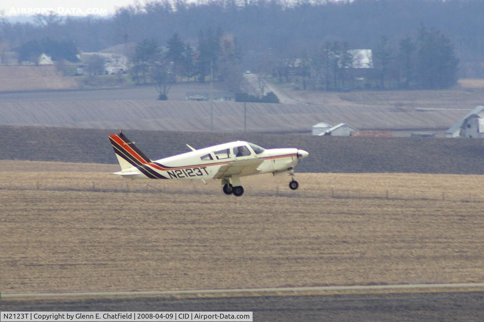N2123T, 1971 Piper PA-28R-200 C/N 28R-7135066, Departing Runway 27
