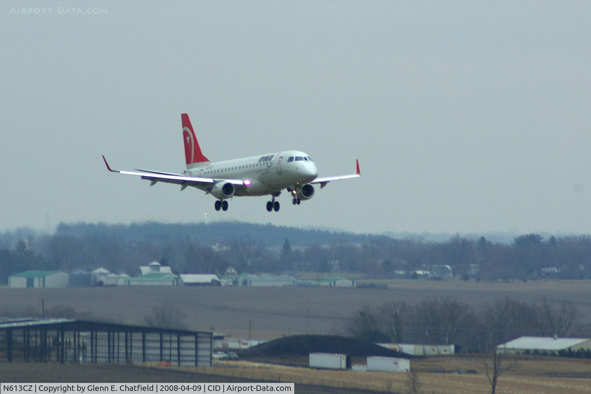 N613CZ, 2008 Embraer 175LR (ERJ-170-200LR) C/N 17000203, Short final for Runway 27